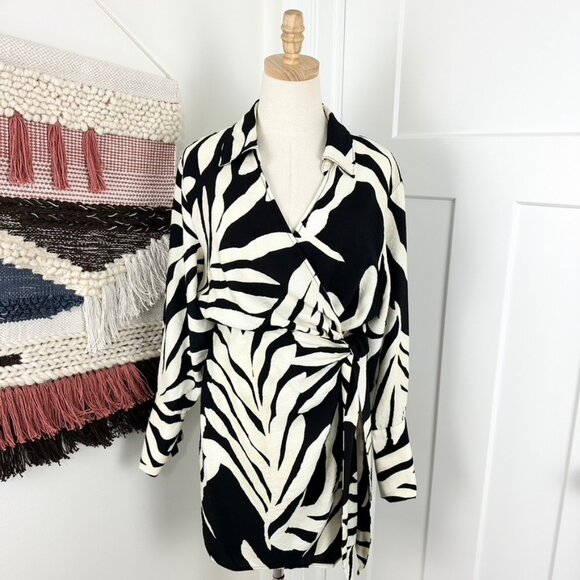 H&M Long Sleeve Floral Collared Mini Wrap Dress Beige/Black Size M - Picture 1 of 9